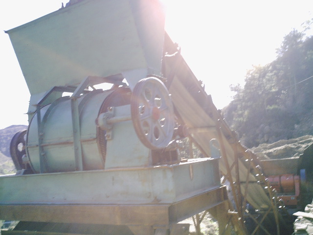 超細細碎機|鄭州山川重工有限公司選礦設備專家咨詢電話0371-67858111